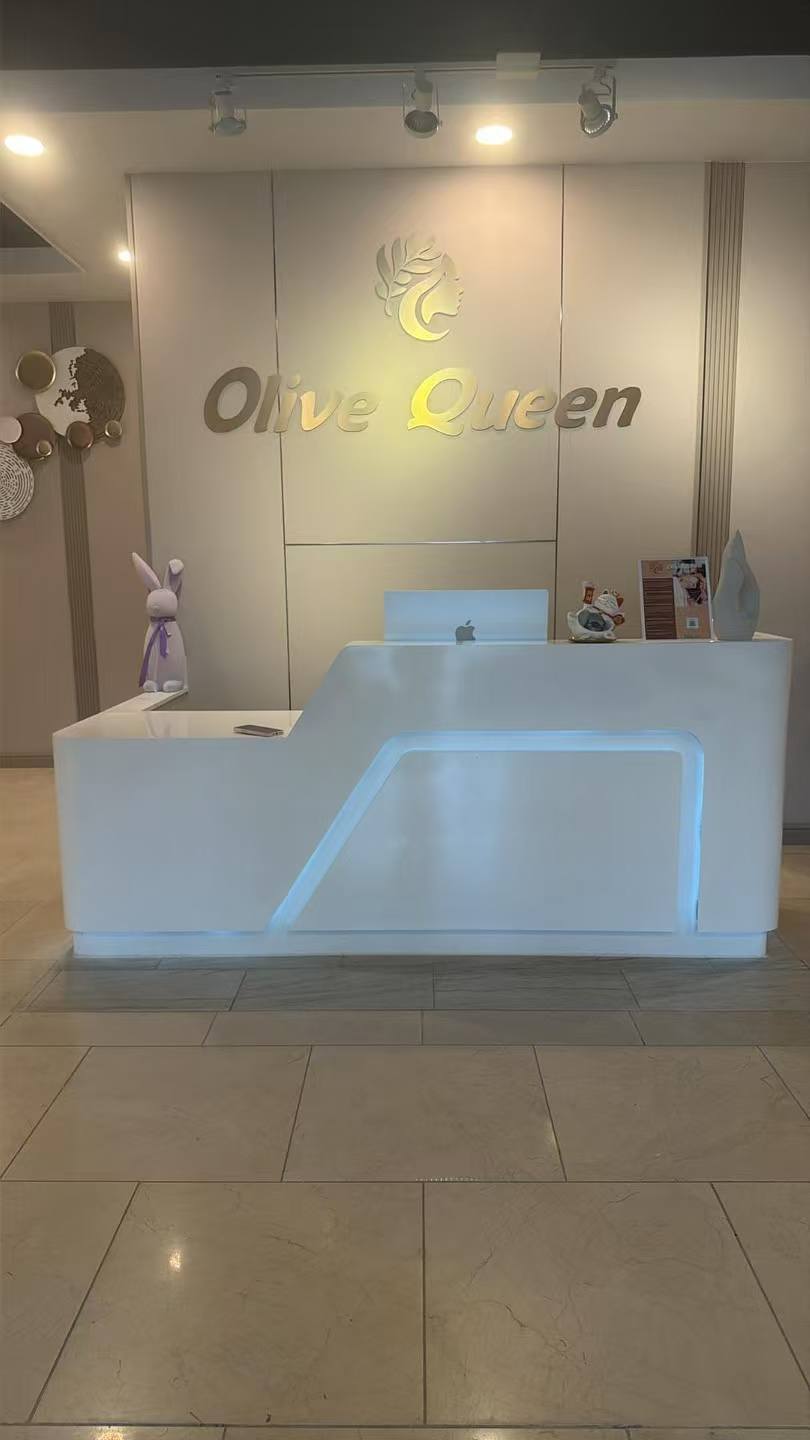 Olive Queen gallery image