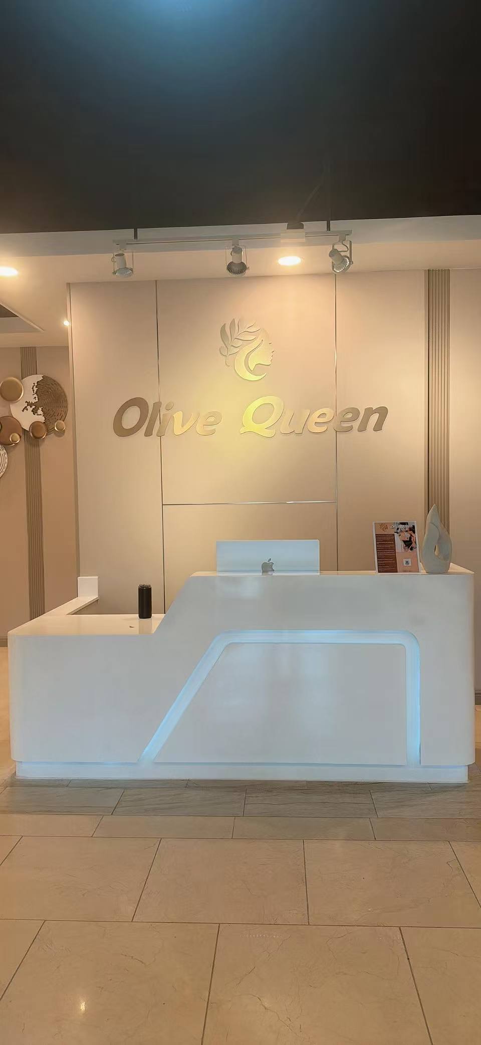 Olive Queen gallery image