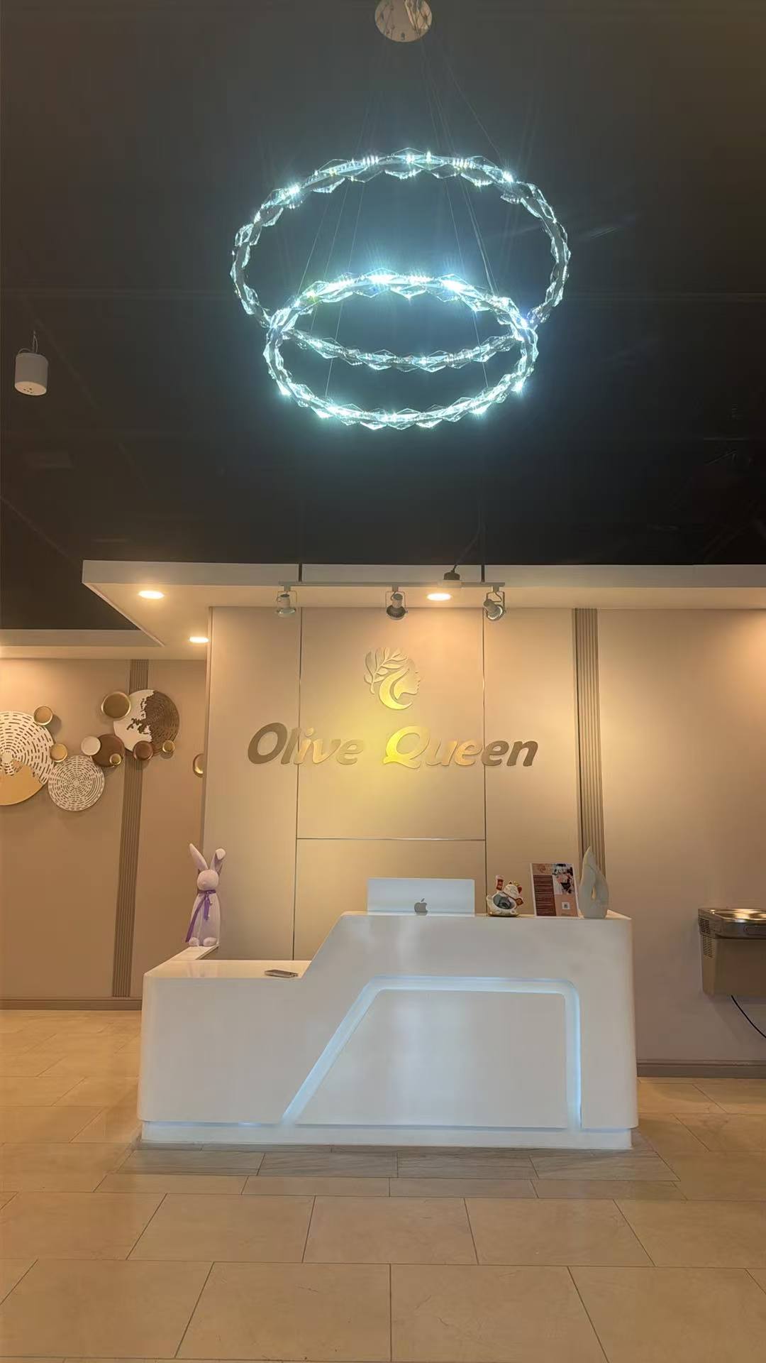 Olive Queen reception and sculptural chandelier